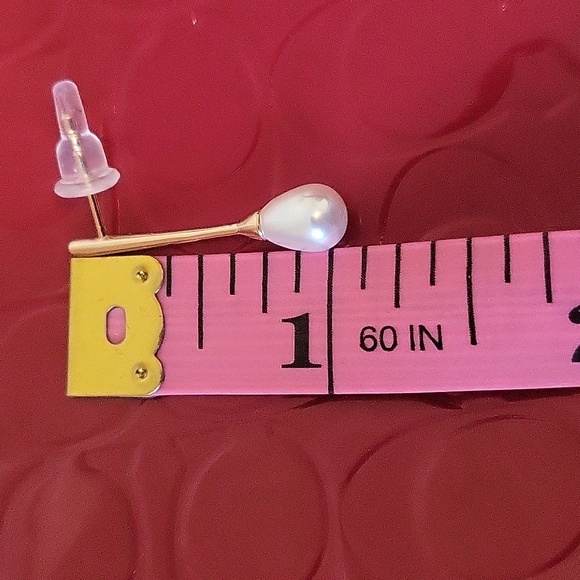 Euc Minimalist faux pearl earrings - Picture 5 of 6